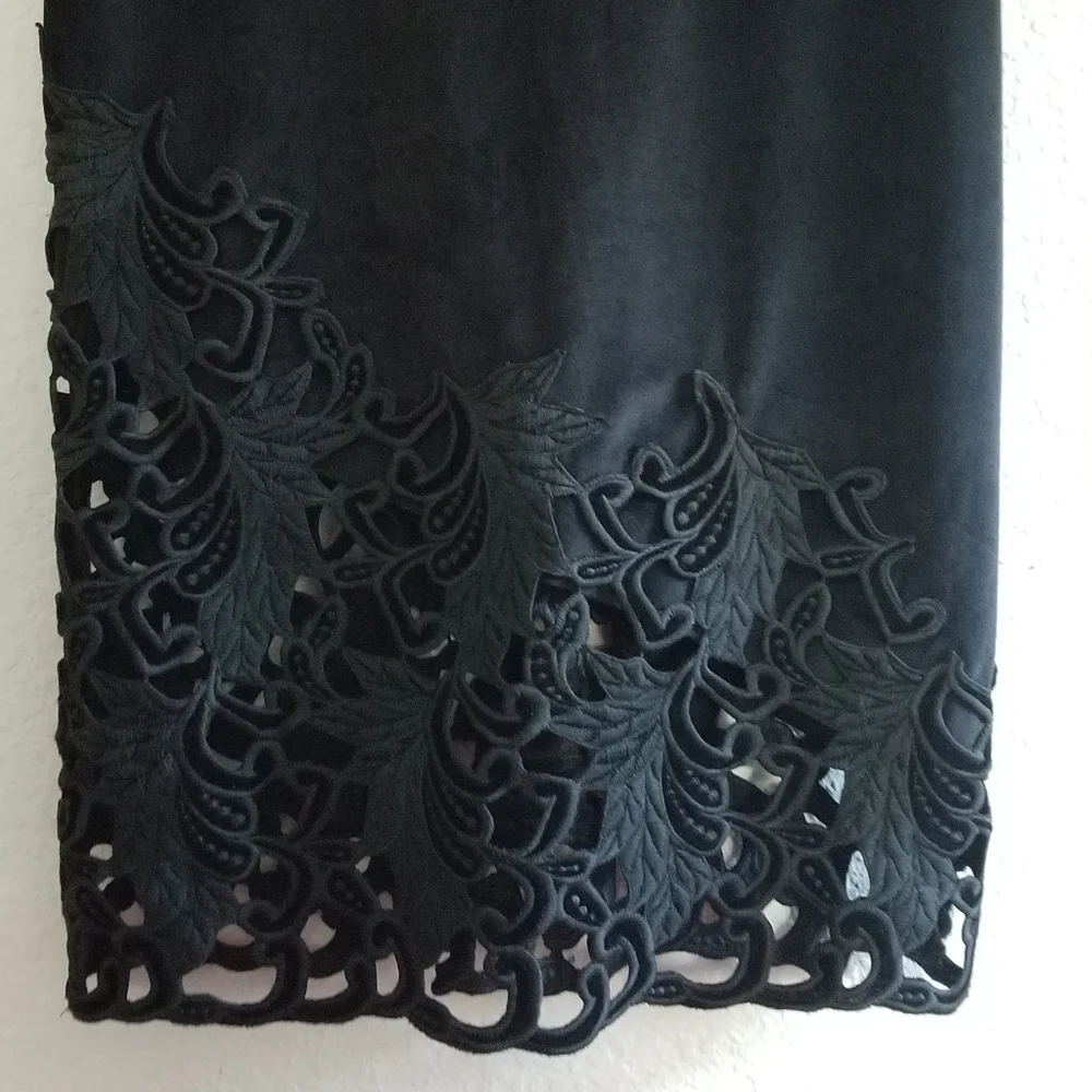 Alice + Olivia Embroidered Lace Velour Dress Size 4 Black - Picture 5 of 10
